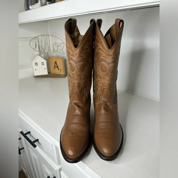 **SOLD**Tony Lama Men’s 10D Tan Leather Cowboy Boots Western Classic Handmade - Picture 2 of 9